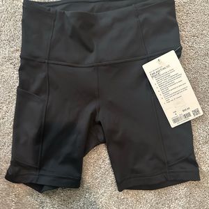 Woman’s Lululemon Fast and Free HR Shorts 6” size 4